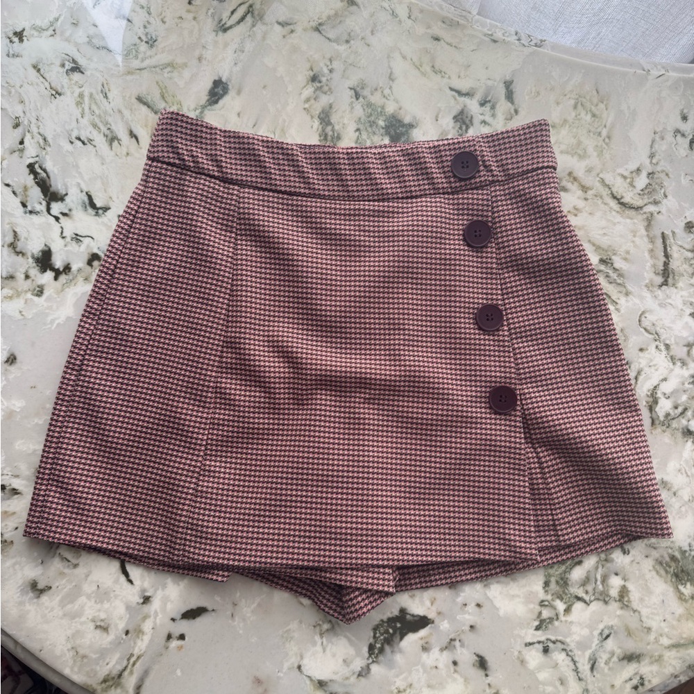 ZARA Mini Skort with buttons- pink houndstooth pattern - Size S